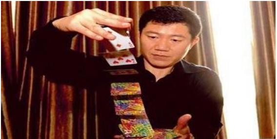 曾是“中国赌王”，12岁参赌，17岁10分钟赢了78万，豪车霸气！