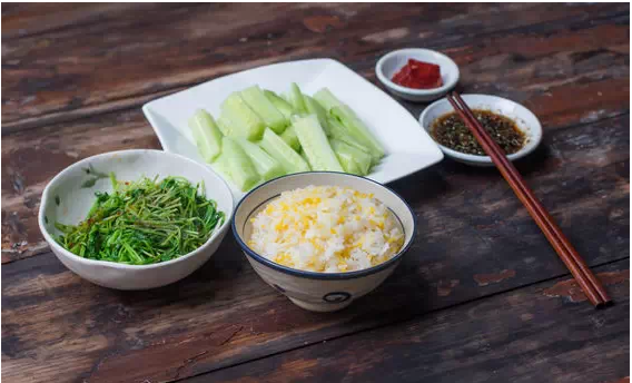 晚上不吃饭，只吃水果可以吗？