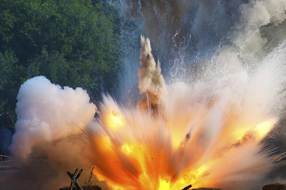 教官示范手雷操作,结果手抖发生爆炸,5名日本新兵再也