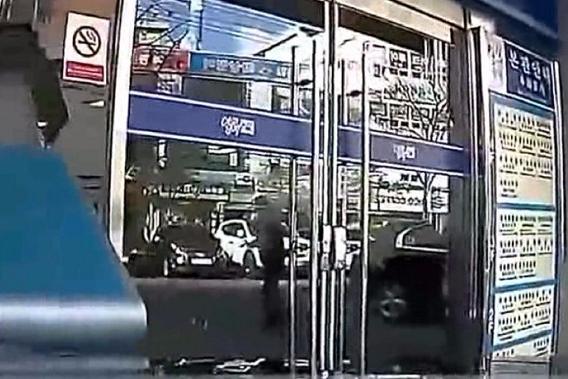 一分钟看懂APA自动泊车系统-女司机的停车福