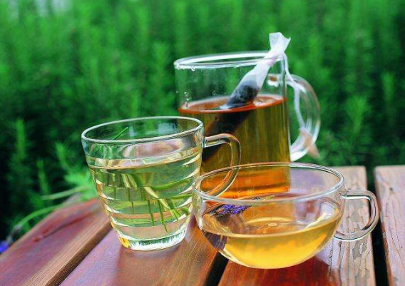 喉咙不舒服,咳出一颗白色的恶臭物,你的喉咙发