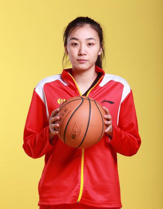 中国篮坛第一美女，身高188，库里都看直眼，28岁单身渴望爱情！