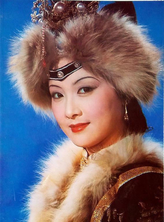 邓婕的王熙凤珍贵剧照几十张，太惊为天人了，无人超越
