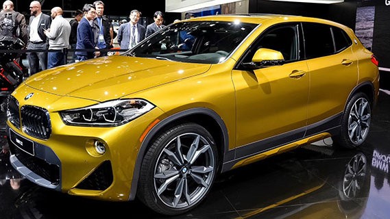 这台宝马SUV比Q3奔驰GLA帅，2.0T+8AT扭矩350，还有丁字裤方向盘