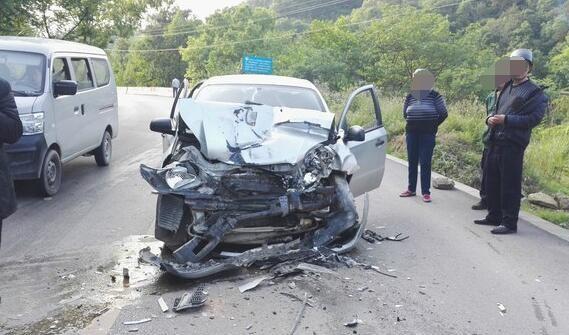 哈弗H6与雪佛兰迎面猛撞，就这质量，差距可真大啊