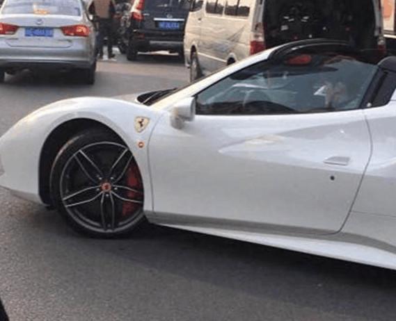 上海惊现神级法拉利,77777霸气出街,原来车主