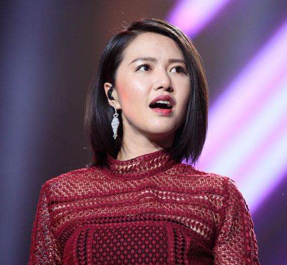 同是超女,尚雯婕谭维维上《歌手》,她却连当经纪人资格都没有!