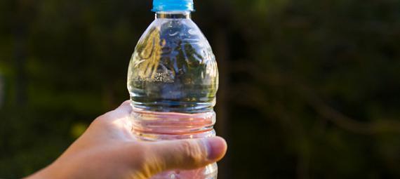 如何解释:能喝5瓶啤酒,却不能喝等量的矿泉水