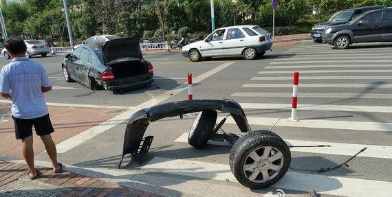 当大众神车遇上“马路坦克”，四轮秒变两轮车！