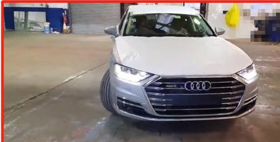 奥迪A8L实车现身，帅到没朋友，6块大屏，贯穿灯带美炸天！