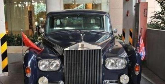 90年代拥三辆劳斯莱斯，英国女王来华咱们找不到豪车，得找他借