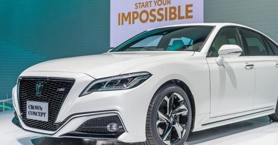 全新丰田皇冠东京发布，新架构新外观，迈腾凯美瑞雅阁都靠边站！