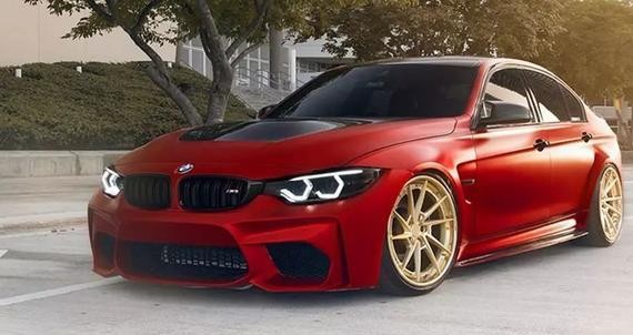 宝马M3改装车：混搭全碳纤维M2款包围，哑光红的颜色骚爆了！