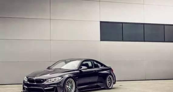 美国媒体竟然用6.2升排量的新科迈罗去对标M4的3.0T