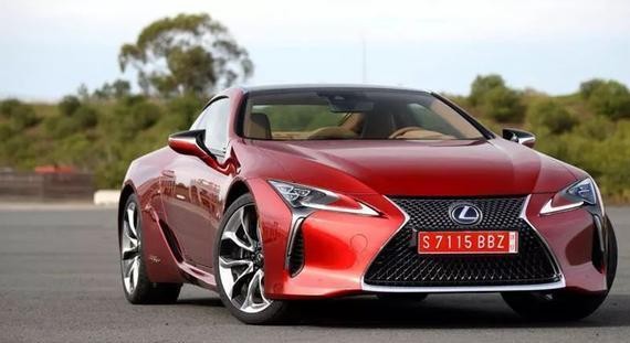 雷克萨斯超豪华硬顶混动跑车，售价126.8万起，真帅气！