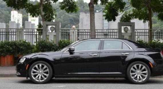 车长5米1全系V6动力，开出去有宾利的气场，碾压5系A6L