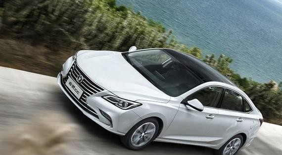 长安终于突破了自我，全新平台、轿跑车身，万事俱备只欠一好价格