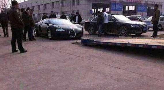 中国第一辆布加迪威航上路，车牌不连号，却价值百万