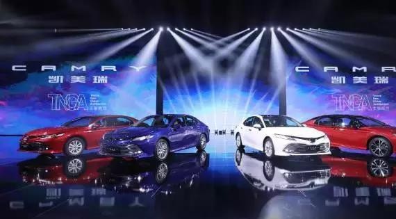 脱胎换骨！试驾第八代凯美瑞！