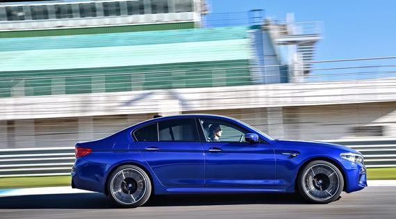 第一台全轮驱动BMW M5,一款与众不同的宝马