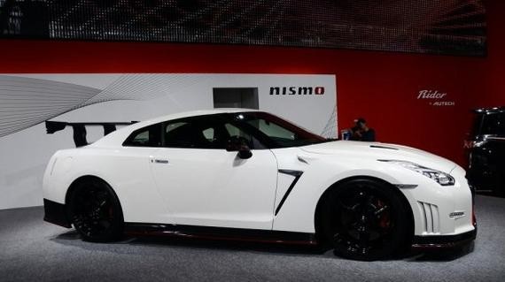 无数个跑车神话缔造的梦日产GTR