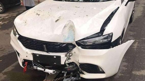 备受瞩目的VV7质量究竟如何，看看撞上电线杆的VV7，你就知道了！