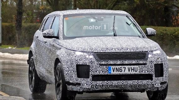 尺寸有所增加 新一代路虎揽胜极光路试谍照曝光