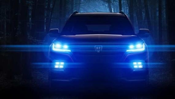 硬派越野荣威RX8气场不输路虎 对手锁定传祺GS8、哈弗H9