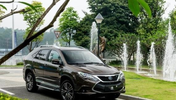 百公里加速4.9秒 可以做饭打麻将的SUV