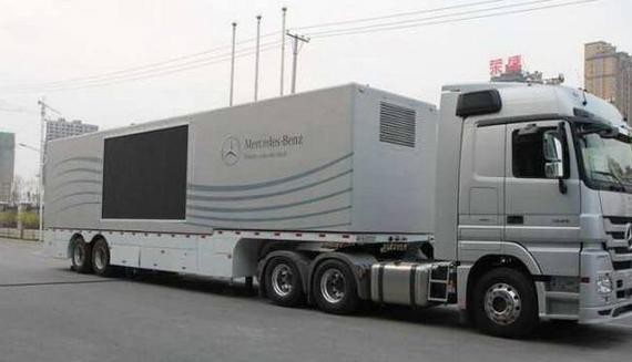 奔驰全新Actros国内发布，300多万18个轮子震撼，号称最大的车