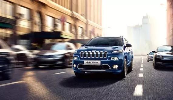 谁更值得买？都是22万不到，自由光优越版与昂科威乞丐版怎么选？