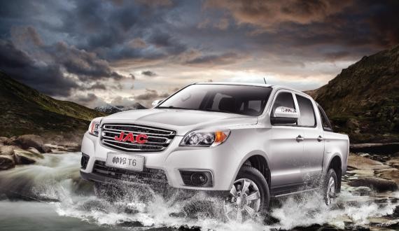 争雄皮卡高端战场 江淮帅铃T6国V版奢于型 强于芯