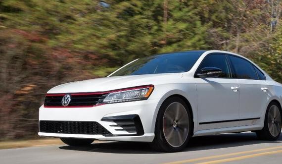 大众帕萨特GT版亮相，预售20万、动力十足，还买啥宝马X1？