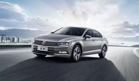 财商高的人都爱选它当座驾，迈腾让B级车市“群龙有首”