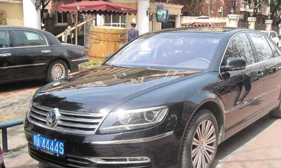 全球只有一辆的顶级大众辉腾，车牌号不讨人喜欢，车子却是无价的