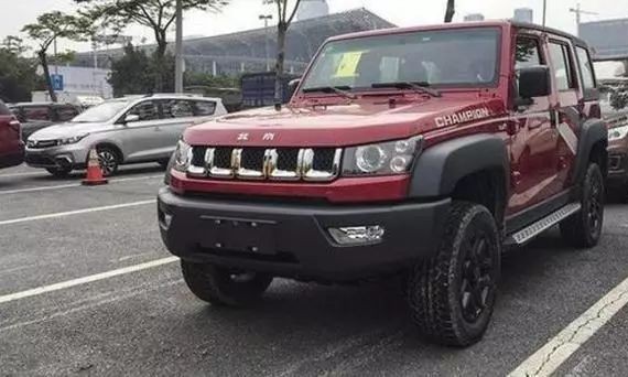 北汽终于明白了，新款BJ40实车曝光，更具野性，牧马人见了紧张