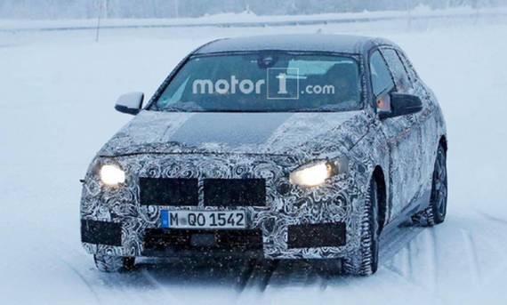 新一代宝马1系冬季测试谍照曝光 设计借鉴X2