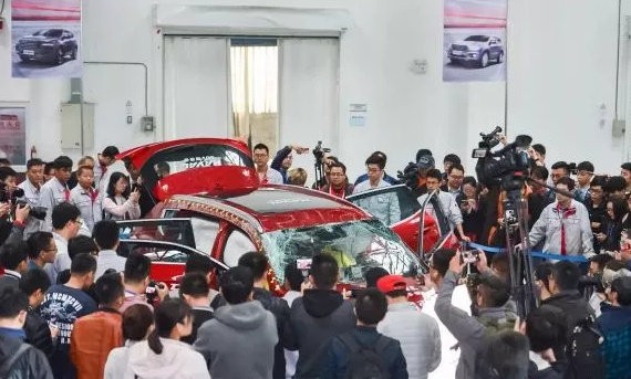 全新哈弗H6翻滚三周半之后，被拆解了……