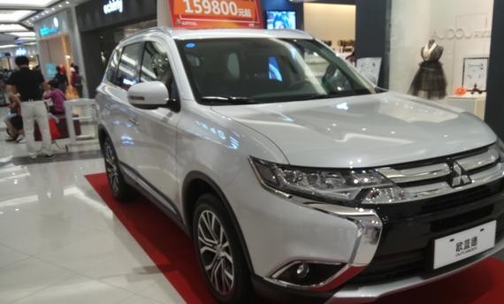 车长4.7米新款上市月销9千台，车身稳固加刹车帮助，三菱靠它翻身