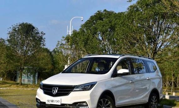 几万块钱买这款车绝对不亏, 8英寸大屏电动天窗, 价格低配置不低