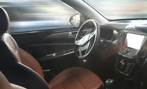 这款长安SUV风格成熟，内饰做工确实不输日系