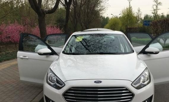 刚买朗逸就后悔, 这合资轿车为夺市场再降4万, 卖6万起, 比轩逸厚道