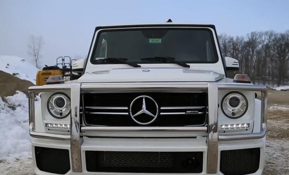 当你有一辆代价230万的奔跑G63你会带它去越野照样逛阛阓