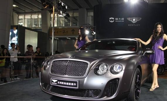 看劳斯莱斯幻影和法拉利，我果断试驾新款宾利欧陆GT3幸福太突然