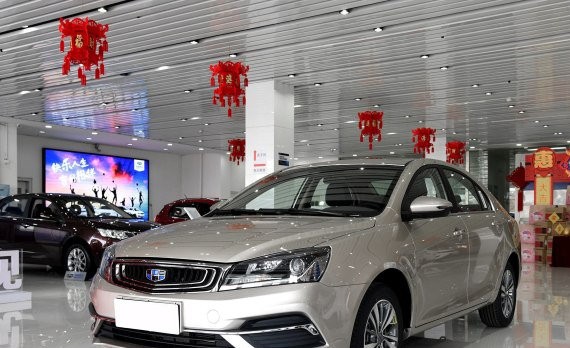 新款吉利帝豪实车曝光，最快3月上市，要继续霸占国产家轿市场？