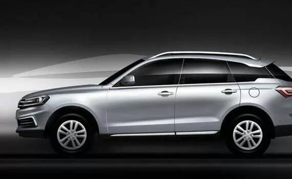 外观和Q5几乎一样，科技配置更胜一筹，算上全景天窗才八万