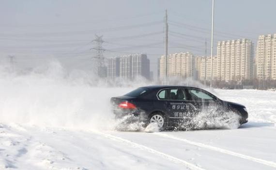 下雪开车、颐养及行车技能