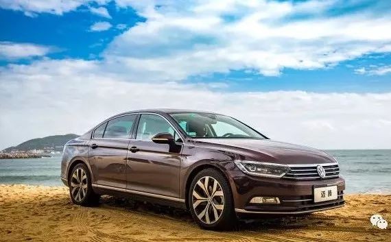 那些刻板的商务男开黑色迈腾去上班，晚上开什么去夜店？