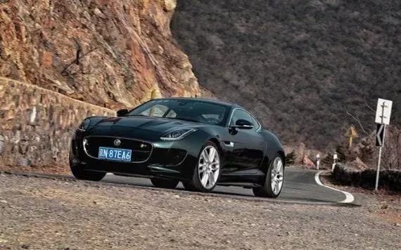 试捷豹F-Type R，这款中国卖155万的英伦跑车其实是性价比之王！？