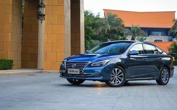 单挑是个双刃剑，长安睿骋CC起售8.99万，能否战胜合资家轿？